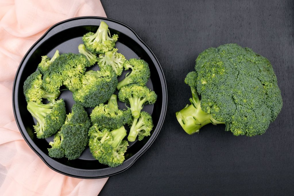 Selain banyak manfaatnya, ternyata brokoli juga termasuk dalam makanan diet.