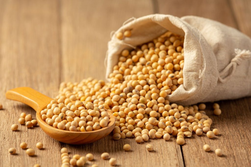 kacang juga tinggi dengan protein dan serat supaya anda kenyang lebih lama. Anda boleh memilih kacang soya, kacang tanah, atau kacang merah untuk pelbagai hidangan.