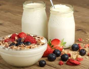 Kebaikan yogurt, makanan asam yang berasal dari susu fermentasi.