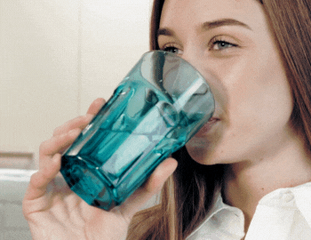 Disarankan untuk minum sekurang-kurangnya 8 gelas air sehari.