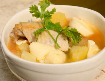 Gunakan sup ayam bawang sebagai cara hilangkan cirit-birit.